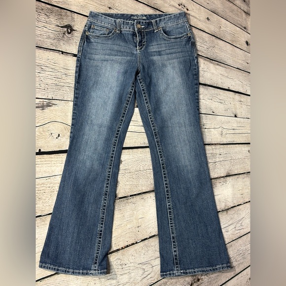 Maurices Classic Blue Curvy Boot Cut Jeans Size 9/10 - Picture 2 of 9